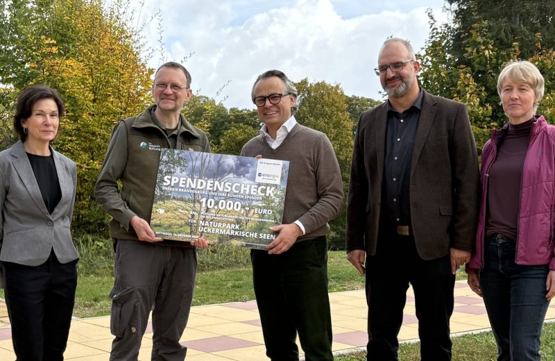 V.l.n.r.: Dr. Heike Wiedenhöft, Dr. Andreas Meißner, Leif Christian Cropp, Mattes Krüger, Heide Wonitzki. Foto: Jochen-Christian Werner, EMB Energie Brandenburg GmbH